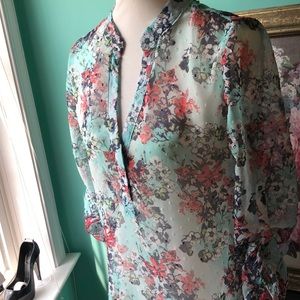 NWT Kut from the Kloth Floral RollTab Blouse Sm